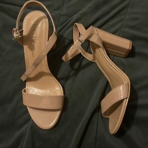 Pink ABOUND heels size 6 W